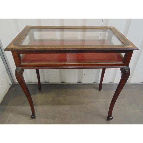 8 - A Victorian rectangular glazed display table on cabriole legs, 71 x 73 x 43cm