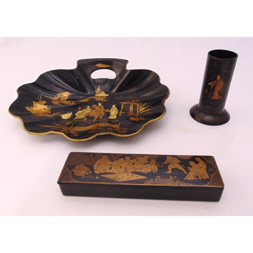 239 - A late Victorian black lacquered chinoiserie crumb scoop, cylindrical pen holder and a rectangular b... 