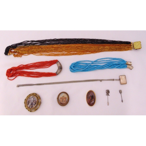 293 - A quantity of costume jewellery to include necklaces and brooches