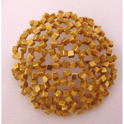 303 - 18ct yellow gold brooch, approx total weight 27.7g