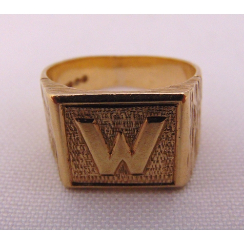 328 - 9ct yellow gold signet ring, approx total weight 10.4g