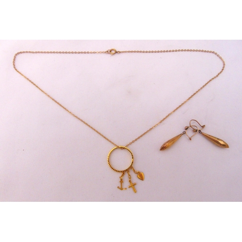 346 - A quantity of 9ct gold jewellery to include a ring, a chain and a pair of earrings, approx total wei... 