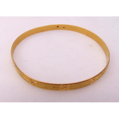 355 - 18ct yellow gold bangle, approx total weight 9.4g