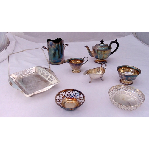 410 - A quantity of silver plate to include a siphon stand, a teaset and a fruit bowl (8)