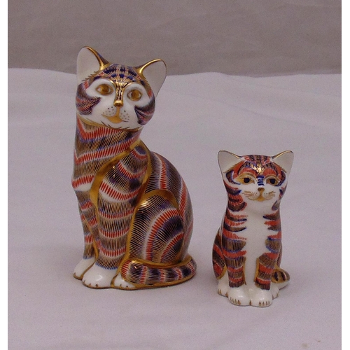 152 - Royal Crown Derby figurine of cat and a kitten both with gold seals, tallest 13cm (h)