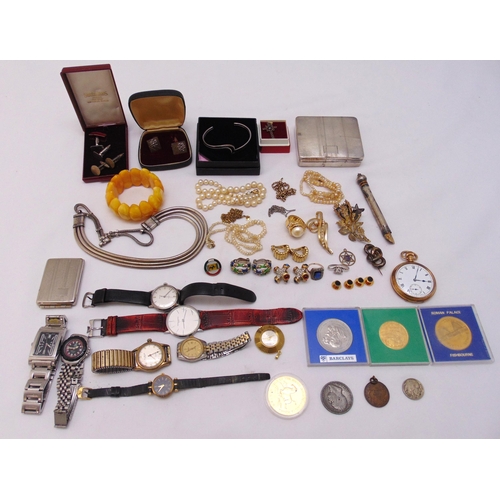 323 - A quantity of costume jewellery and collectables to include wristwatches, coins and earrings