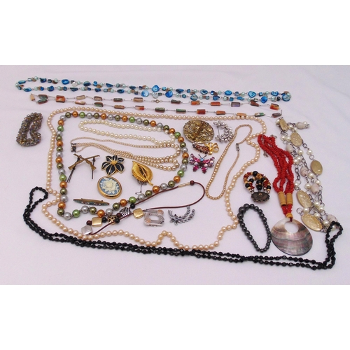 330 - A quantity of costume jewellery to include necklaces and brooches