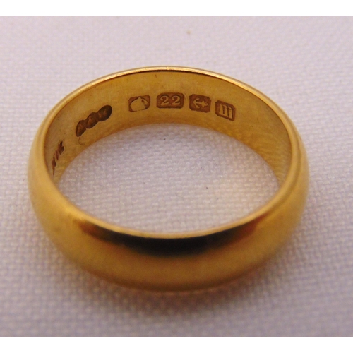 364 - 22ct gold wedding band, approx total weight 8.1g