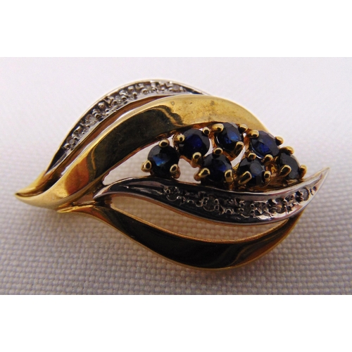 377 - 9ct gold brooch set with sapphires