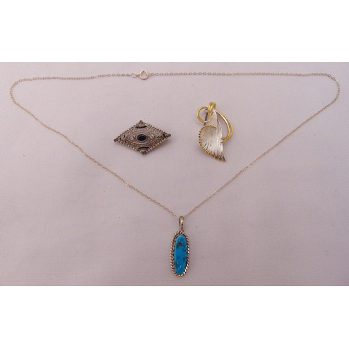 385 - A quantity of jewellery to include a diamond, sapphire and pearl brooch, a white metal pendant set w... 