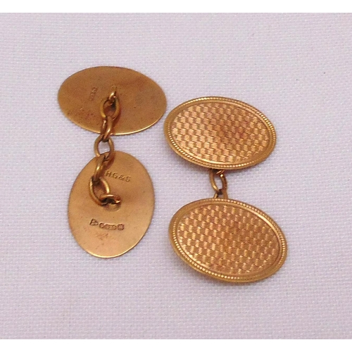 392 - A pair of 9ct gold engine turned cufflinks, approx total weight 4.5g