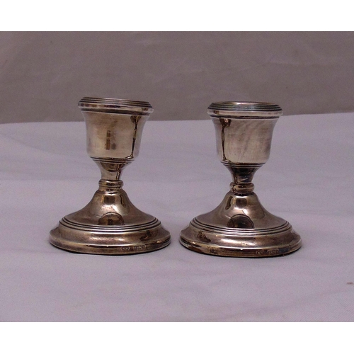 405 - A pair of hallmarked silver dwarf candlesticks on raised circular bases, Birmingham 1983, 9cm (h)