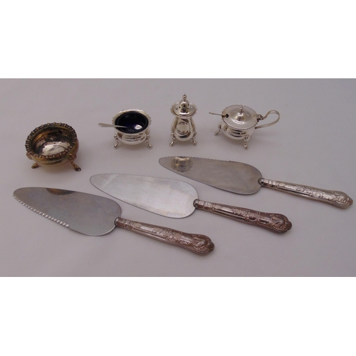 460 - A quantity of hallmarked silver to include condiments and cake slices