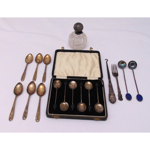 462 - A quantity of hallmarked silver and white metal to include cased coffee spoons, a cut glass dressing... 