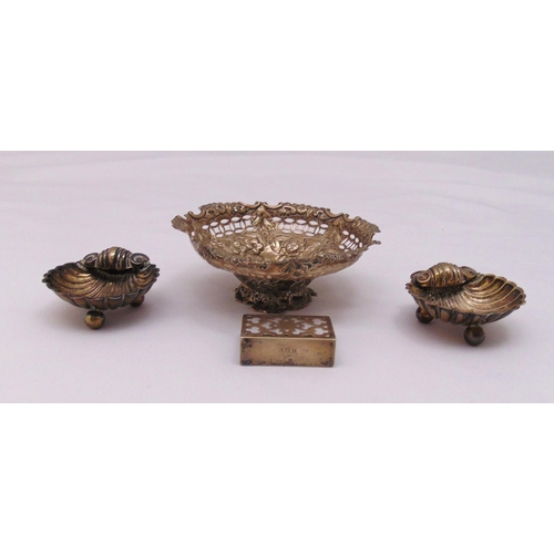 467 - A quantity of hallmarked silver to include a pierced dish Nathan & Hayes, Birmingham 1893, a pair of... 