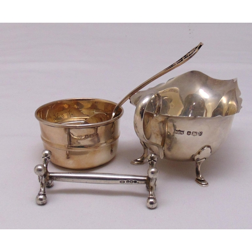 477 - A quantity of hallmarked silver and white metal to include a sauce boat, a circular sugar bowl, a te... 