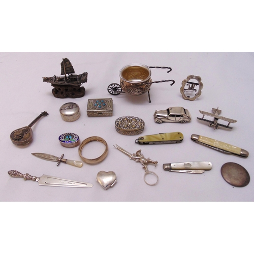 480 - A quantity of hallmarked silver and white metal to include trinket boxes, fruit knives and pill boxe... 