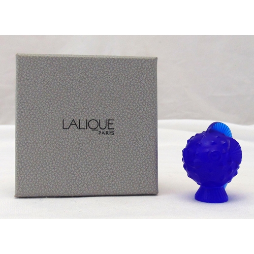 192 - Lalique blue colour crystal sunfish 2000, signed to the base, to include original packaging, 4.5 x 5... 