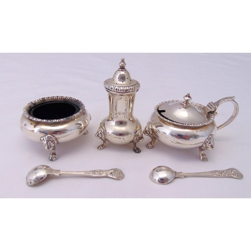 399 - A hallmarked silver three piece condiment set to include two condiment spoons, London 1917, approx t... 