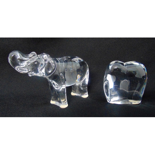 129 - Two Baccarat glass figurines of elephants, tallest 10cm (h)