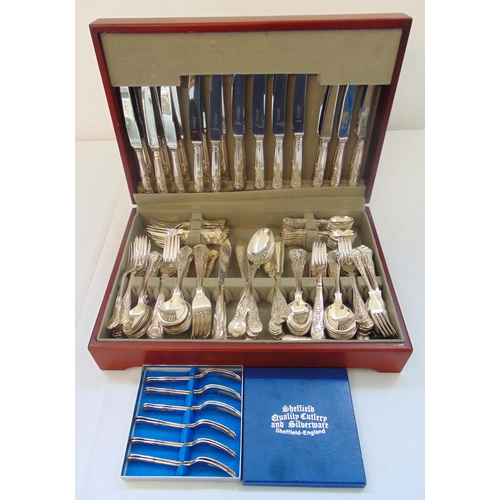 407 - A canteen of Kings pattern silver plated flatware to include knives, forks, spoons, soup spoons and ... 