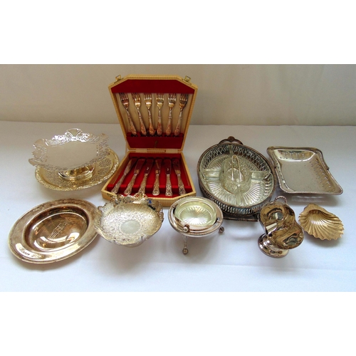 418 - A quantity of silver plate to include cake stands, bonbon dishes, butter dish, sugar bowl and cased ... 