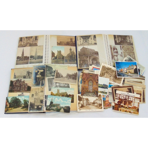 219 - A quantity of early 20th century polychromatic and black and white postcards to include albums and l... 