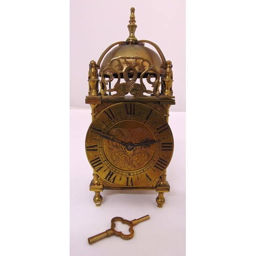 277 - A French brass lantern clock of customary form with Roman numerals, to include key, 23 x 9.5 x 9.5cm