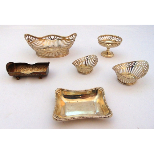 390 - A quantity of continental white metal to include pierced bonbon dishes, approx total weight 225g (6)