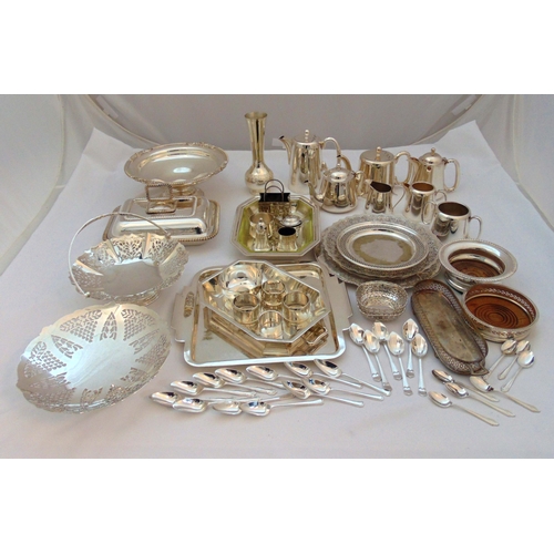 426 - A quantity of silver plate to include entrée dish and cover, cake stands, fruit bowls, teasets, cond... 