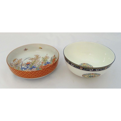 140 - Wedgwood Runnymede fruit bowl and a Chinese floral decorated fruit bowl