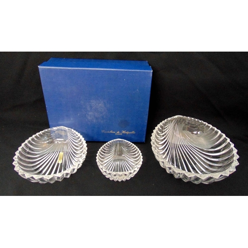 184 - Three graduated Villeroy and Boch Lilian pattern shell shape cut glass bowls, 23cm, 18cm and 12cm (w... 