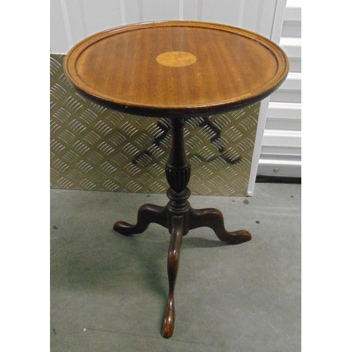 19 - An Edwardian circular wine table on three outswept legs, 50.5 x 35cm