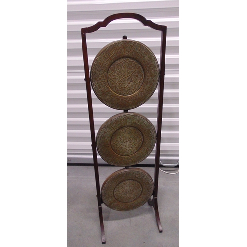 18 - A three tier brass and mahogany plate stand of customary form, 87 x 27 x 25cm