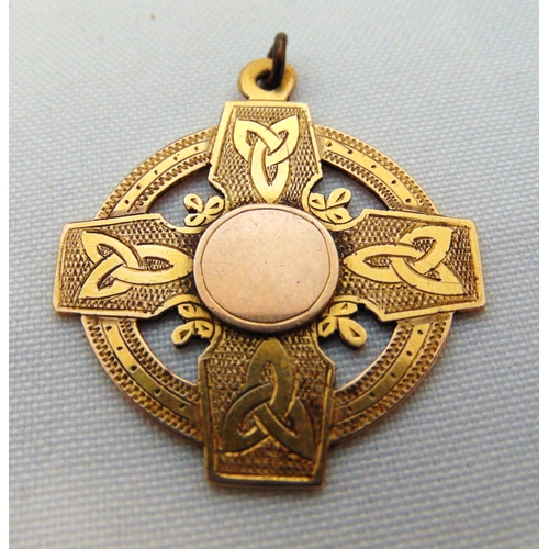 338 - 9ct yellow gold pendant, approx total weight 7.6g