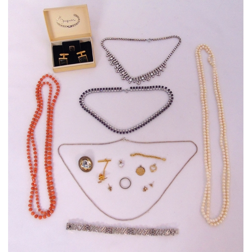 260 - A quantity of costume jewellery to include a bracelet, necklaces, a brooch, a Coral bead necklace wi... 