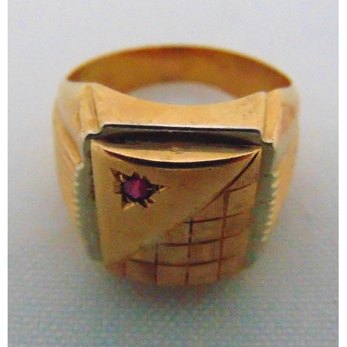 287 - 18ct yellow gold signet ring, approx total weight 10.1g