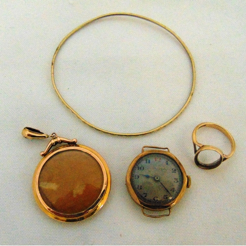 298 - 9ct gold ladies wristwatch, a 9ct gold ring (stone missing), a locket and a bangle (4)