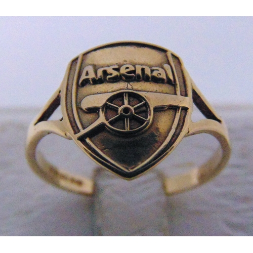 Arsenal FC 9ct yellow gold signet ring, approx total weight 2.2g