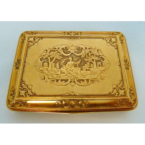 250 - George I shaped rectangular gold snuffbox circa 1715, the hinged cover embossed with a classical sce... 