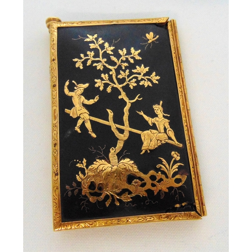 253 - Gold and black onyx rectangular aide-mémoire, the hinged covers decorated with courtly scenes in the... 