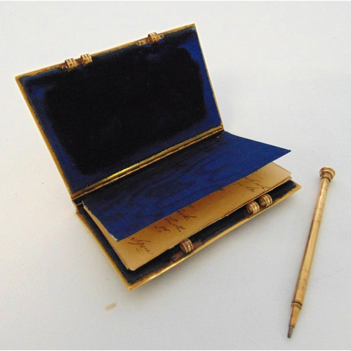 253 - Gold and black onyx rectangular aide-mémoire, the hinged covers decorated with courtly scenes in the... 