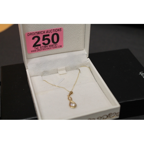 250 - 9ct gold chain with yellow metal pendant boxed chain weighs 0.12gms