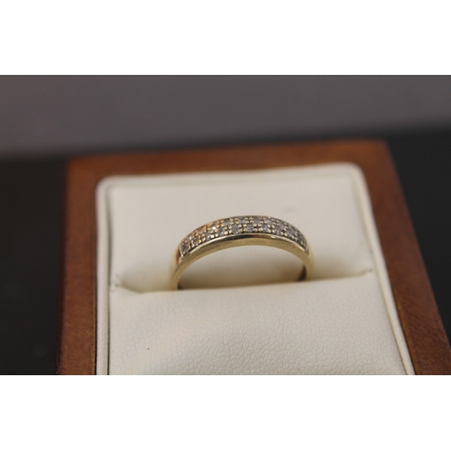 252 - Clear stone 9ct gold ring size P weight 2 grams