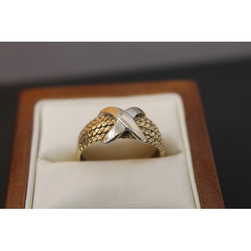 254 - 375 marked gold ring size U weight 3.5 gms