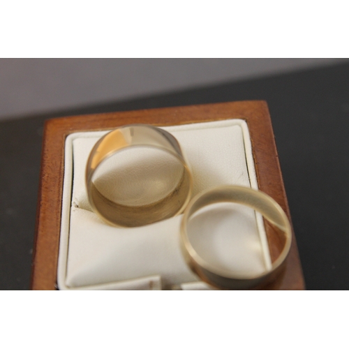 255 - Pair of his & hers 9ct gold wedding bands size S weight 9.5 gms