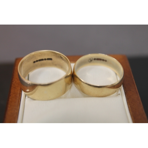 255 - Pair of his & hers 9ct gold wedding bands size S weight 9.5 gms