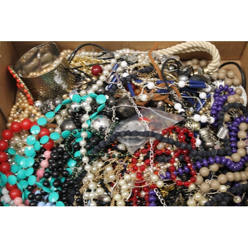 34 - Job lot of costume jewellery