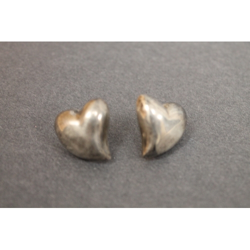 263 - 925 silver heart earrings