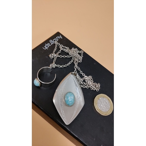 624 - MODA hand made in Malta  jewellery set with turquoise stones, featuring a pendant necklace and adjus... 